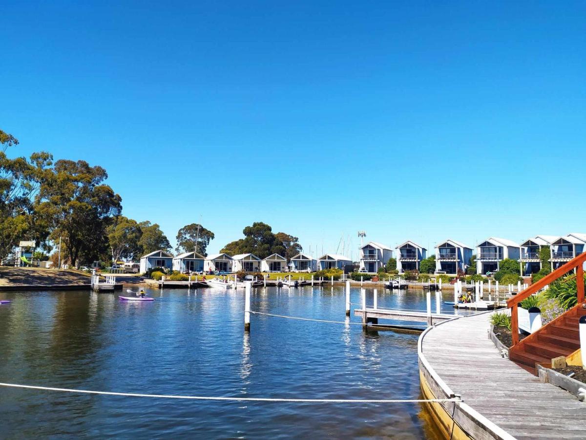 Captains Cove Resort - Waterfront Apartments Paynesville Bagian luar foto