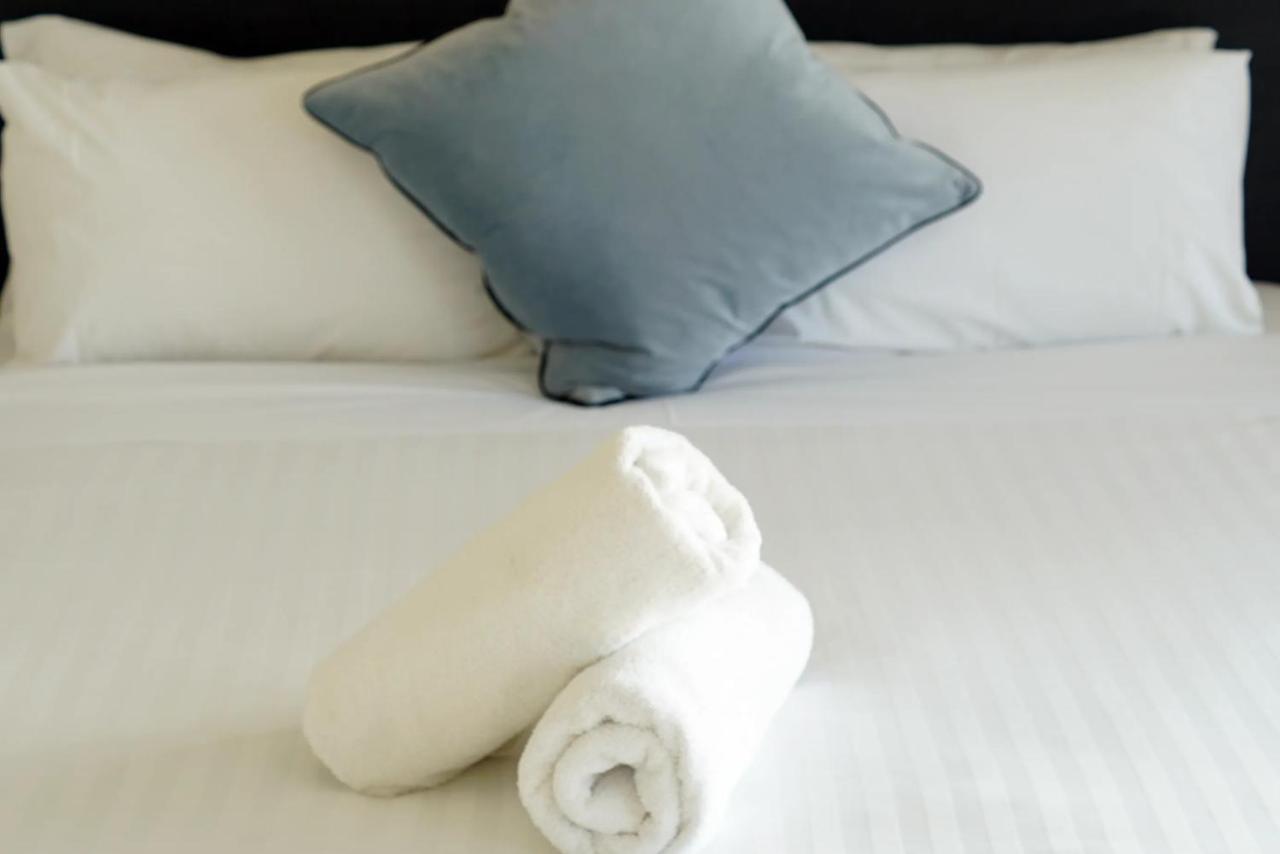 Captains Cove Resort - Waterfront Apartments Paynesville Bagian luar foto