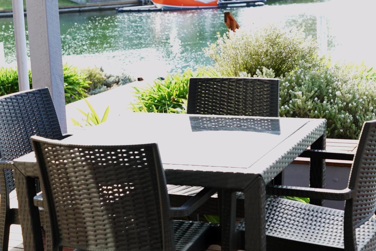 Captains Cove Resort - Waterfront Apartments Paynesville Bagian luar foto