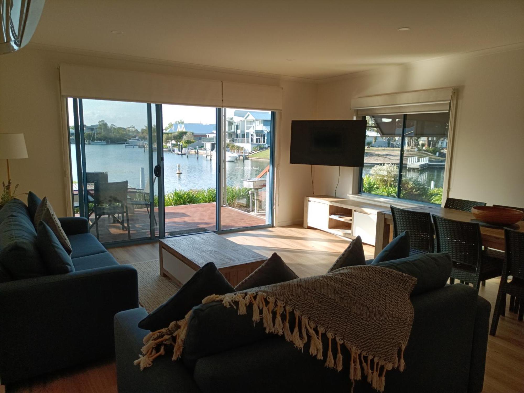 Captains Cove Resort - Waterfront Apartments Paynesville Bagian luar foto