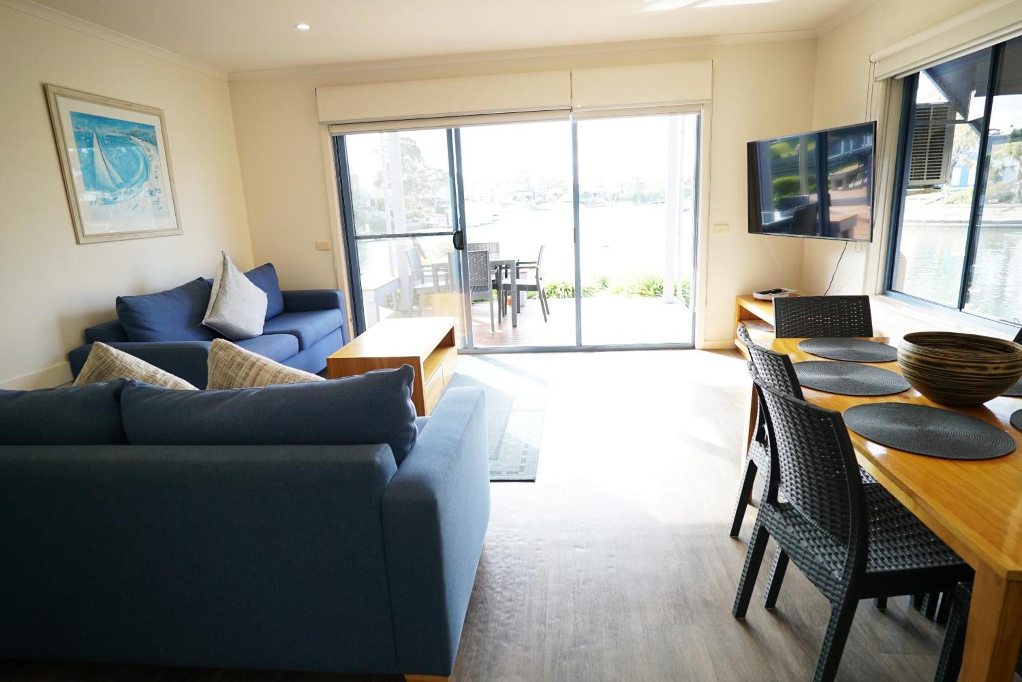 Captains Cove Resort - Waterfront Apartments Paynesville Bagian luar foto