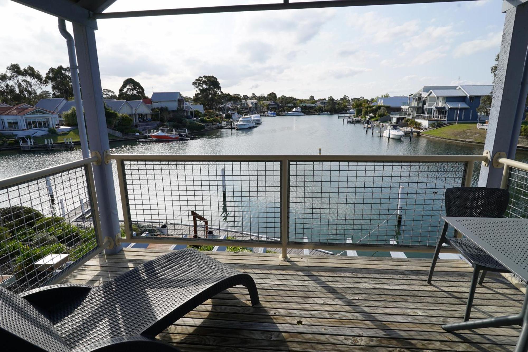 Captains Cove Resort - Waterfront Apartments Paynesville Bagian luar foto
